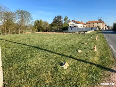 a vougy  terrain commercial belle exposition pour activités à développer