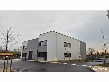 entrepôt/bâtiment industriel neuf à louer à 2 mins de l'a7