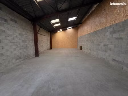 local de stockage 110m2