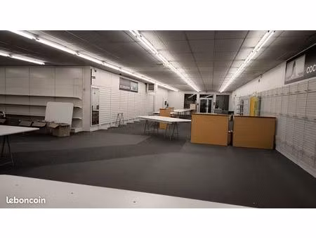 local commercial 800m²