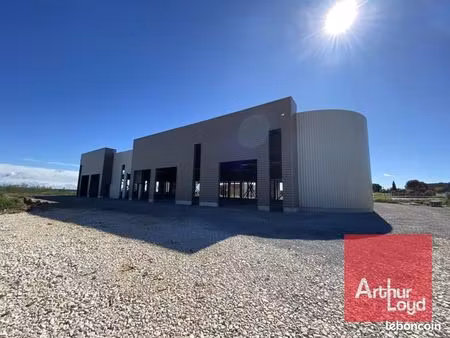 local industriel 757 m²