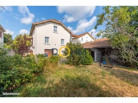 maison 8 pièces 147 m²