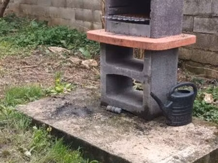 maison à fosses divisée en deux appartements individuels