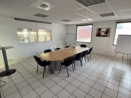 local logistique 1 745 m²