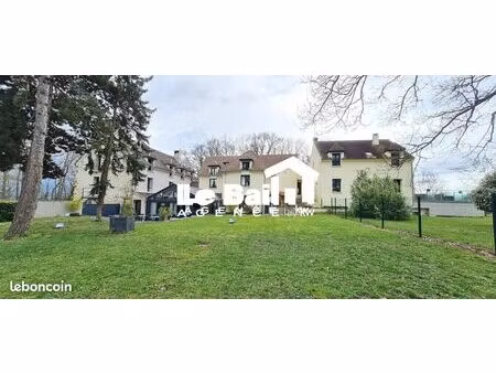 local commercial 700 m²