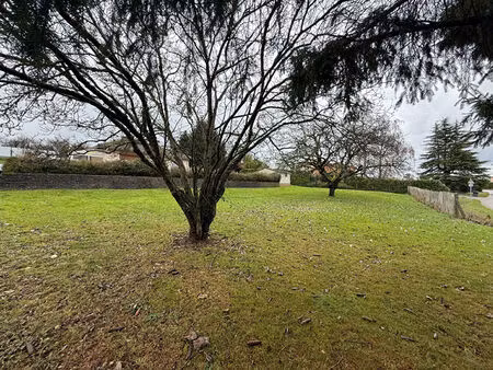 terrain chalamont 782m2  libre constructeur  idéalement située au calme