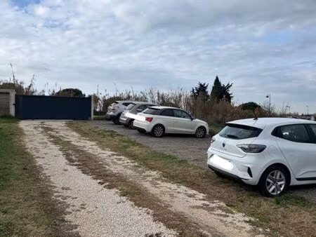 plage de parking aéroport aix marseille et gare tgv