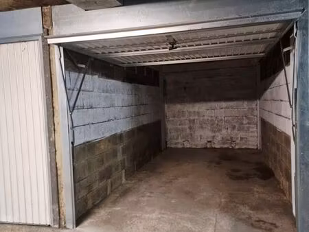 box fermé sécurisé : 250m du rer a