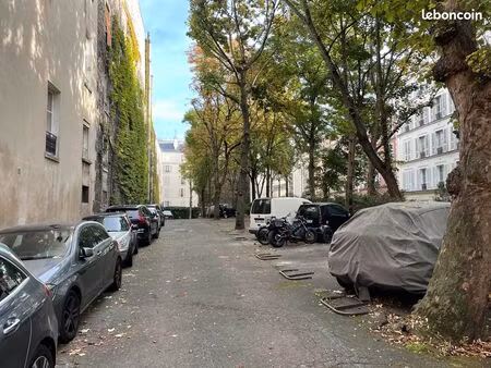 location parking 75008