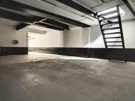 grand garage + surface de bureau