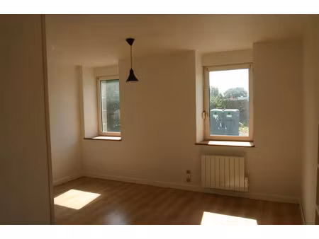 location appartement 1 pièce 25 m² à bégard (22140)  310 €