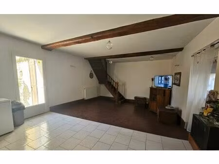 location appartement  m² t-4 à gémozac  750 €