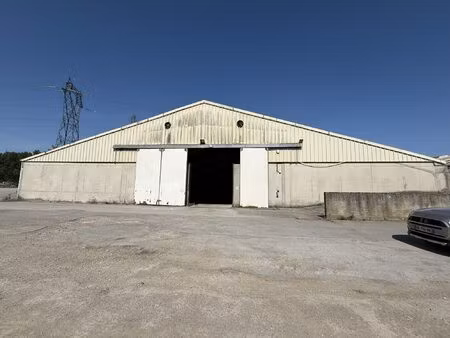 à louer - hangars agricoles à cappelle-brouck (nord) volumes