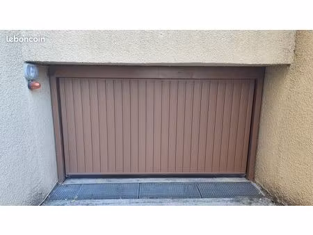 place de parking en sous-sol sécurisé - modifiable en box