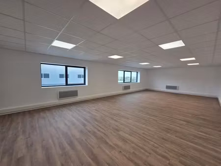 local d'activite a louer angers est