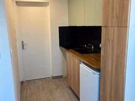 studio au rdc tres proche gare