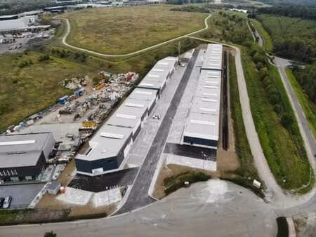 unité pme prête à emménager (150 m²) avec porte sectionnelle