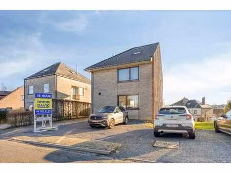 maison mitoyenne  habitable de suite et idéalement située