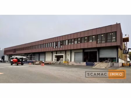 local d'activités de 1481m²