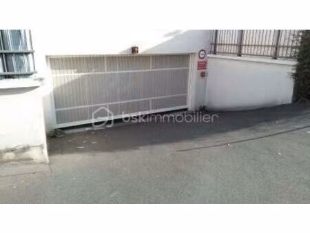 place de parking en sous-sol – stains – rentabilité 10%