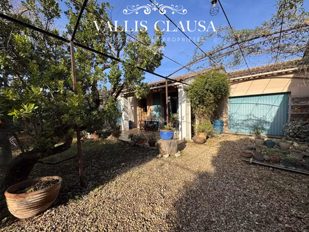 charmante maison de plain-pied implantée au pied du village