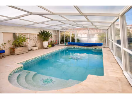 villa t5 lumineuse avec piscine chauffée  grand garage et dé