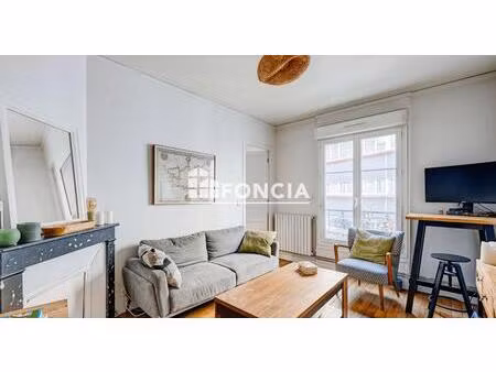 chevaleret / station f - deux pieces de charme ( 39.30 m2) en etage eleve avec ascenseur -