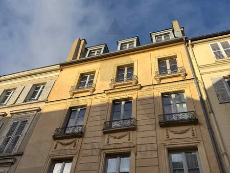 local 65m2 - coeur quartier notre dame !