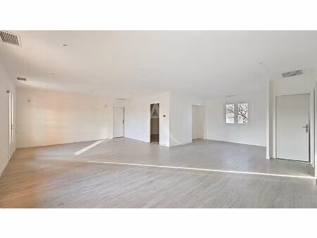 vente local d'activité 5 pièces  148.00m²  léguevin