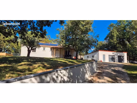 maison récente d'environ 106m2 sur un terrin d'environ 2900m