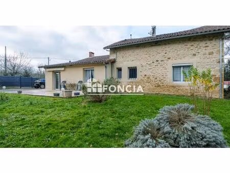 maison rénovée dans la campagne d'oradour sur glane