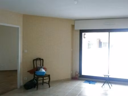 au coeur de baraqueville et au calme : bel appartement 2 piè