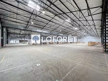 vente bureaux et commerces à bressuire (79300) : à vendre / 7847m² bressuire