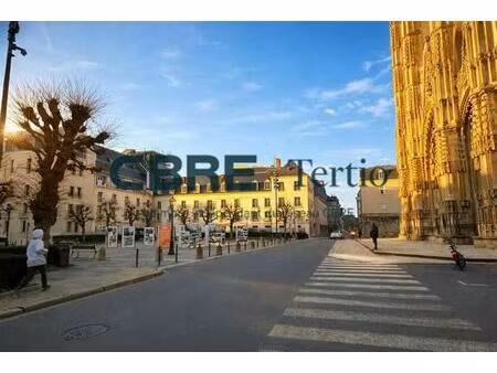 location commerce tours 182 m²