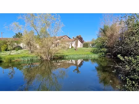 vente maison 4 pièces 105 m² à nontron (24300)  123 000 €