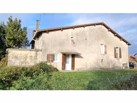 vente maison 4 pièces 74 m² à nontron (24300)  92 000 €