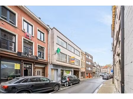 erg ruime multifunctionele eigendom met 3 garages