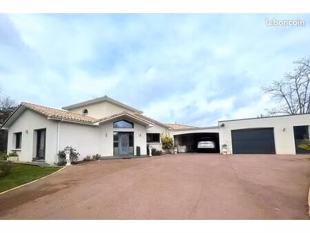 belle propriete a 5 mn de st philbert de grand lieu