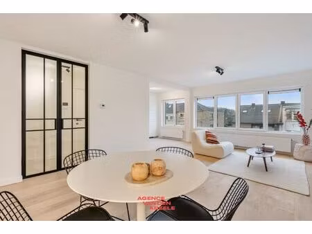 gerenoveerd a label appartement met 2 slaapkamers en terras