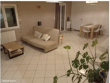 a louer f4 spacieux de 97m² avec balcon refait à neuf