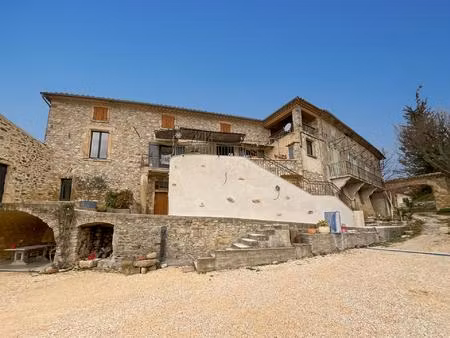 charmante ferme près de goudargues