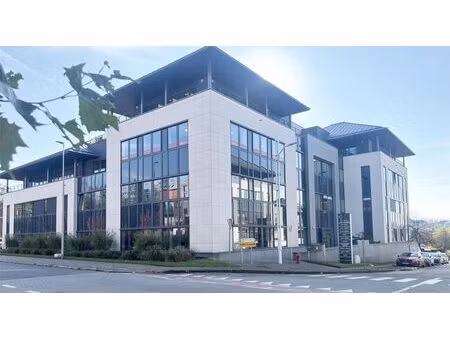 instapklare kantoorruimte met4 parkings