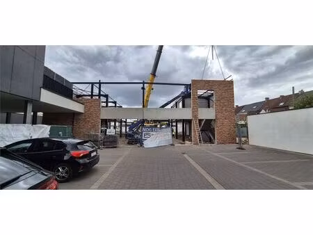 multifunctioneel commercieel gebouw incl. parking