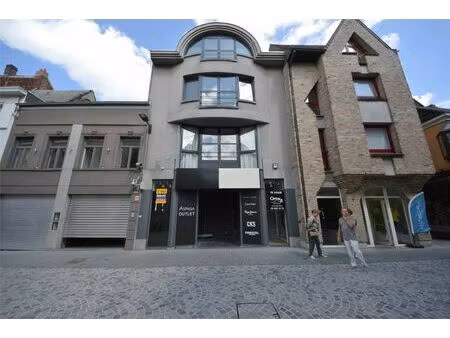 commercieel gelijkvloers of kantoor halle