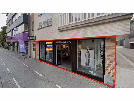 modern winkelpand statiestraat