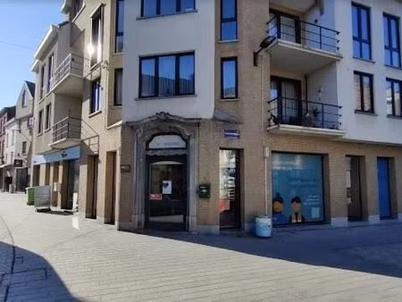 te huur – commercieel gelijkvloers in centrum halle