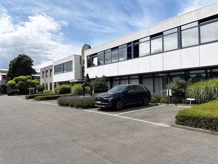 erg ruim kantoor nabij oprit autostrade