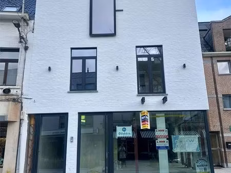 gloednieuwe winkel- of kantoorruimte in hartje ninove