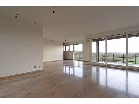 zeer ruim appartement met prachtig vergezicht