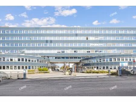 location local professionnel 371m²